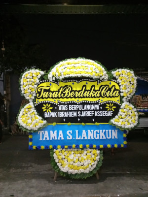 Papan Bunga Duka di Teluk Mengkudu