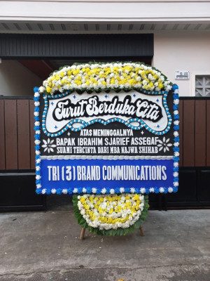 Papan Bunga Duka di Teluk Mengkudu